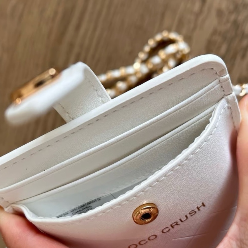 CHANEL Coco Crush Smartphone Case in White with Detachable Matching Strap NWB - Picture 9 of 13